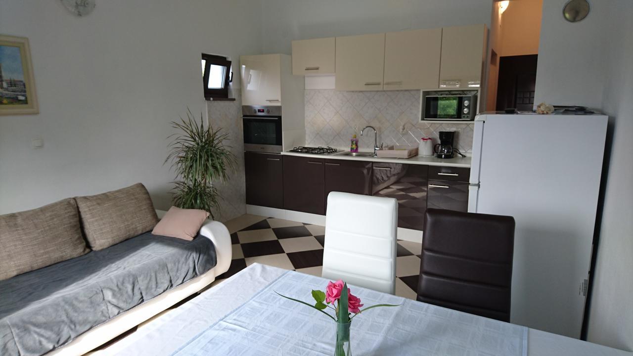 Apartman Bojana Lägenhet Starigrad Paklenica Exteriör bild